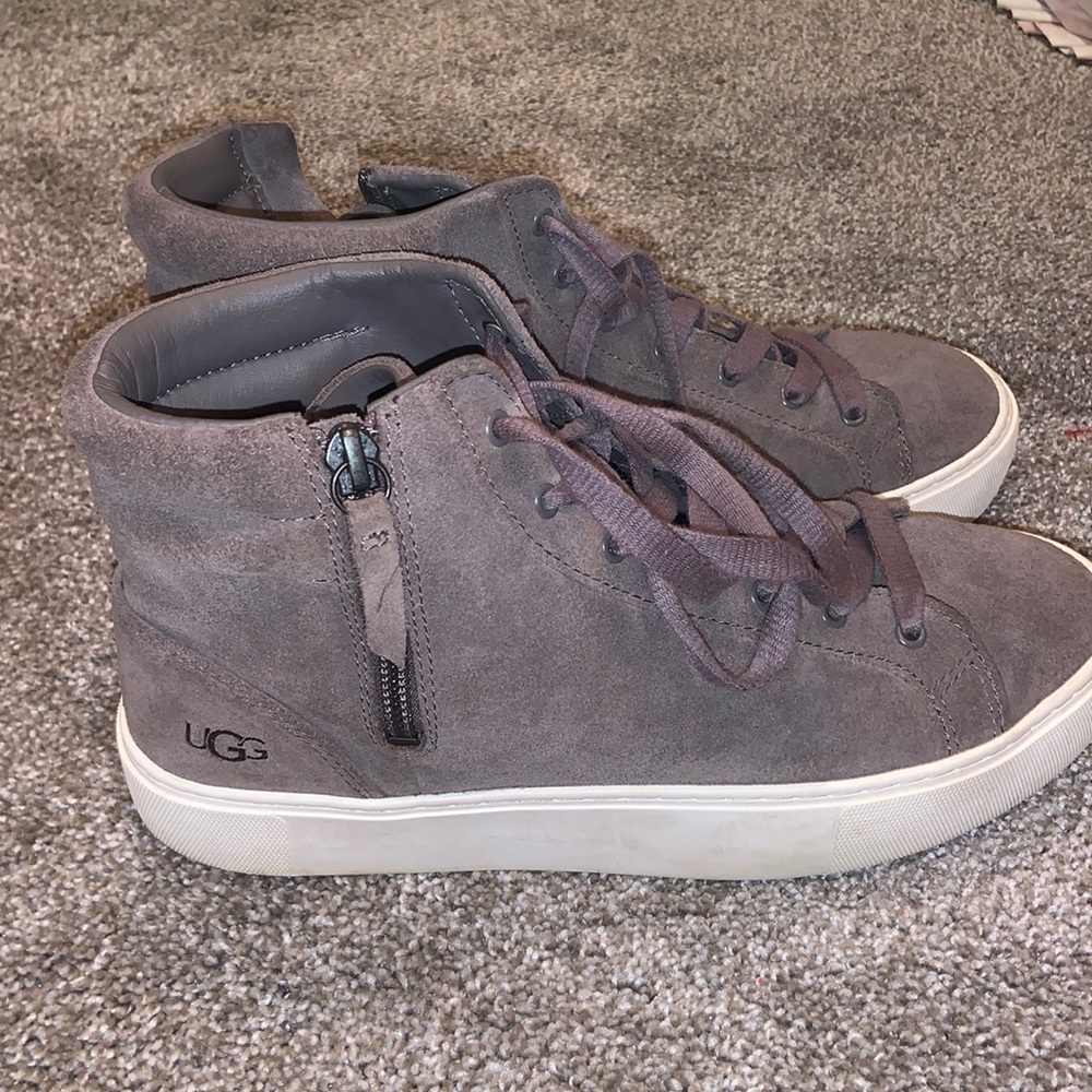 UGG